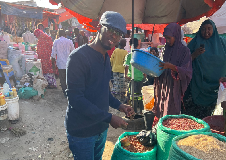 Dr Warsame surveys women working at a grain market in the capital of Somalia, Mogadishu. Photo from Warsame’s personal archives.